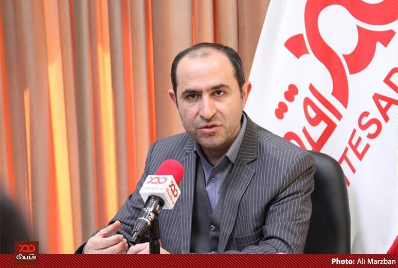 عکس/گفتگو با اکبر حیدری، سخنگوی شرکت‌های سرمایه گذار استانی سهام عدالت