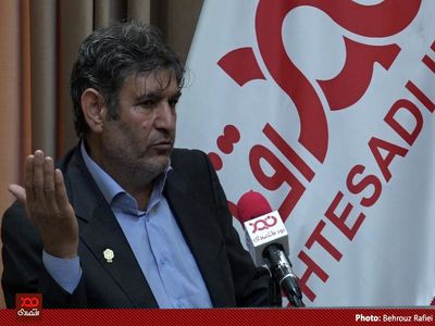بانک کشاورزی کاری کرده که کشاورز برای گرفتن تسهیلات به سراغ بانک‌های دیگر می‌رود!