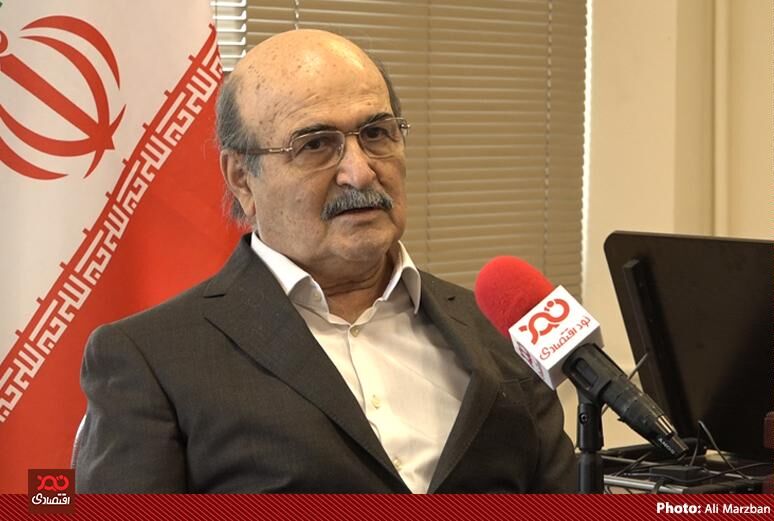در مناظره اول همتی تنها کسی بود که به اقتصاد تسلط داشت/ اقتصاددانان باید با کاندیداها مناظره کنند 