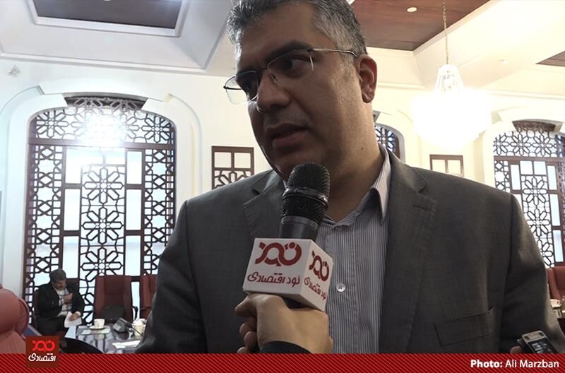 رشد بورس نباید با رشد اقتصادی مقایسه شود/ مقایسه متغیر اسمی و واقعی نادرست است