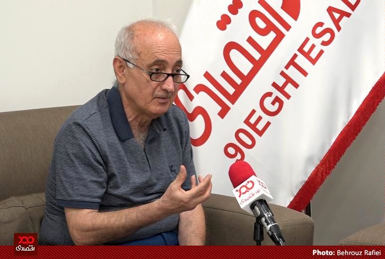 وعده ایجاد بانک مولد با وجود این همه بانک در کشور غیر کارشناسی است/ وعده ۵۰۰ میلیون تومانی قاضی زاده هاشمی عجیب است!