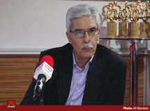 تولیدکنندگان شیرینی و شکلات در تهیه مواد اولیه‌ای مثلا آرد و شکر که در انحصار دولت است مشکل جدی دارند