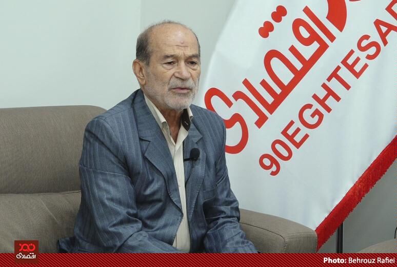 زنگنه بابت خسارت ۶۰۰ میلیون دلاری که به ایران زد، باید محاکمه شود
