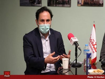 با دلار ۴۲۰۰ رفته‌اند و ۳ برابر نیاز یکساله‌شان کالا آورده‌اند، انبارها پر شده از کالاست! مگر نمی‌گویید سال رونق است!