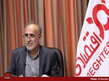 در دوره همتی با وجود پشتیبانی سران قوا از رئیس کل بانک مرکزی قیمت دلار به ۳۲ هزار تومان رسید