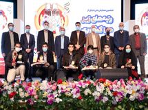 تجلیل از رتبه‌های زیر 100 کنکور شاهد و ایثارگر توسط بانک دی