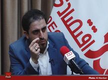 عرضه دلار و یورو با کارت ملی تاراج منابع ارزی کشور است