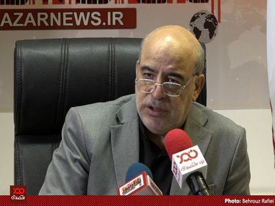 دلالان دلار دوباره کار خود را آغاز کرده‌اند و دلار صرافی را در بازار آزاد می‌فروشند