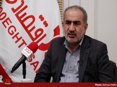 یک مستخدم در وزارت نفت بیشتر از کارمند سایر دستگاه‌های دیگر حقوق میگیرد؛ چه دلیلی دارد؟