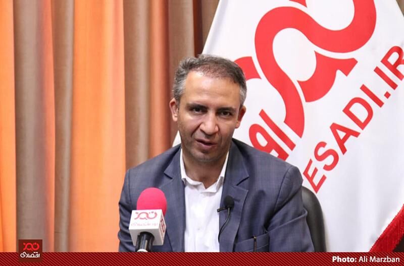 دریافت حقوق نجومی در این شرایط اقتصادی خیانت به کشور است