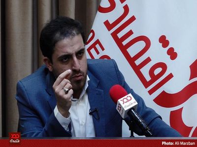 اتاق بازرگانی از ما فعالان اقتصادی، حق عضویت می‌گیرد و ساختمانش را با متریال خارجی تزئین می‌کند! 