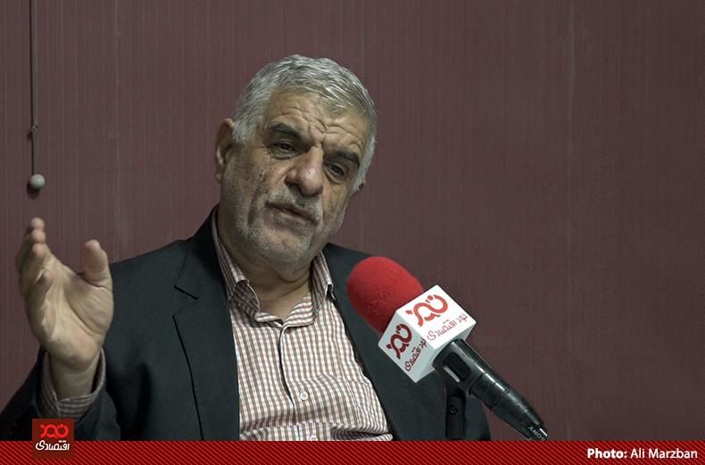 در بازار انحصاری ایران خودرو و سایپا، خودروسازان خود را ملزم به تولیدات با کیفیت نمی‌دانند