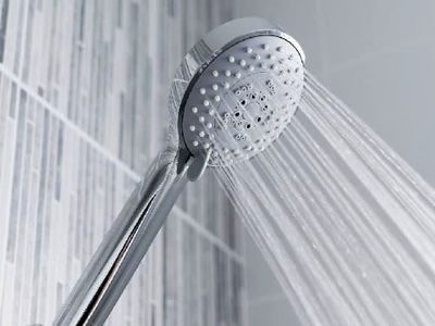 در سال ۱۳۵۷ حدود ۴۶ درصد از جمعیت شهرنشین ایران به حمام دسترسی نداشتند