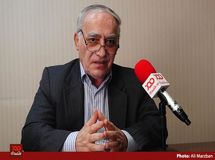 دولت در شرایطی پتروشیمی را صادر می‌کند که تولیدکنندگان برای رفع نیاز خود از خارج محصولات پتروشیمی وارد می‌کنند