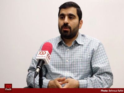 دولت امسال برای تامین ارز ۴۲۰۰ تومانی باید از حقوق معلمان و کادر درمان کم می‌کرد