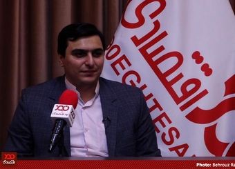 اخیرا دکتر علی سرزعیم، افزایش تورم را به گردن حقوق کارگران انداخته است!