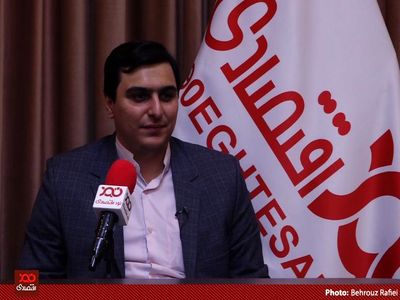 اخیرا دکتر علی سرزعیم، افزایش تورم را به گردن حقوق کارگران انداخته است!