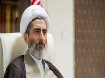 دشمن باورهای عمومی جامعه ما را به گونه‌ای هدایت می‌کند که انگار فساد در بین مسئولان ما گسترده است