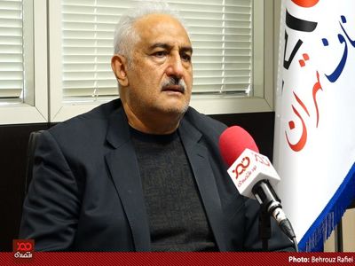 سازمان میادین میوه و تره‌بار مال غیر را به بارفروشان فروخته است؛ حالا بنیاد شهید مدعی شده و می‌خواهد ما را از غرفه‌هایی که پولش را داده‌ایم بیرون کند