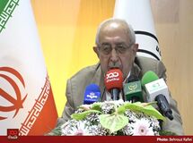 با عوارضی که بر صادرات خشکبار گذاشتند بابت هر کامیون ۲۵ تا ۲۶ میلیون باید عوارض بدهیم