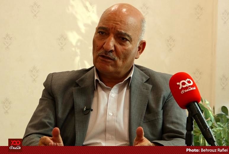 وزارت جهاد کشاورزی علی رغم انجام ۳۰ درصد از کشت آبی، هنوز کودی به کشاورزان نداده است