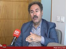 برخی موتورسواران به مغازه‌هایی که باز بودند، ‌فحش می‌دادند