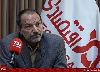 شرکت راه آهن ابتدا پاسخگوی ۲۲ سال معطلی راه آهن سریع السیر تهران-اصفهان باشد بعد پروژه تهران-مشهد را آغاز کند