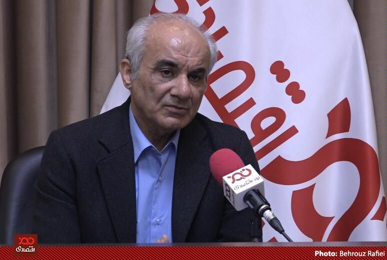 قیمت گذاری خودرو نقدینگی خودروسازان را کاهش می‌دهد