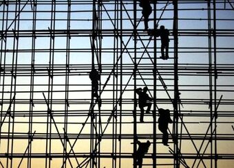 پیش‌بینی قیمت لوله داربست و بست داربستی با توجه به نوسانات نرخ ارز در بازار