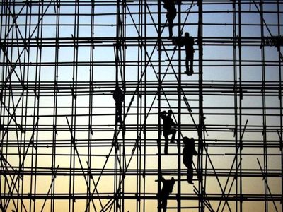 پیش‌بینی قیمت لوله داربست و بست داربستی با توجه به نوسانات نرخ ارز در بازار