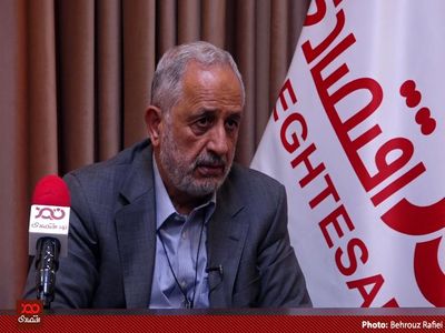 در جامعه‌ای زندگی می‌کنیم که مردان از گفتن جزئیات درآمدشان به زنان می‌ترسند