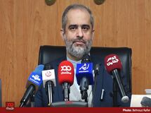 یک روز از مردم خواهش می‌کنند گوشت مرغ بخرند، یک روز از تولید کننده می‌خواهند قیمت را پایین بیاورند؛ این چه وضع سیاستگذاری است؟!