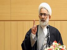 چرا کالایی که از کارخانه لبنیات شما خارج میشود، بجای ۹۰۰ گرم، ۸۵۰ گرم در آن کالا گذاشتهای؟ آیا این خیانت نیست؟