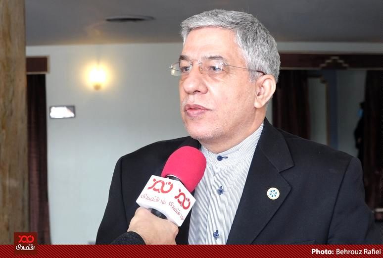 حضور یکی از نامزدهای انتخابات اتاق بازرگانی بر سر قبر شاه مخلوع 