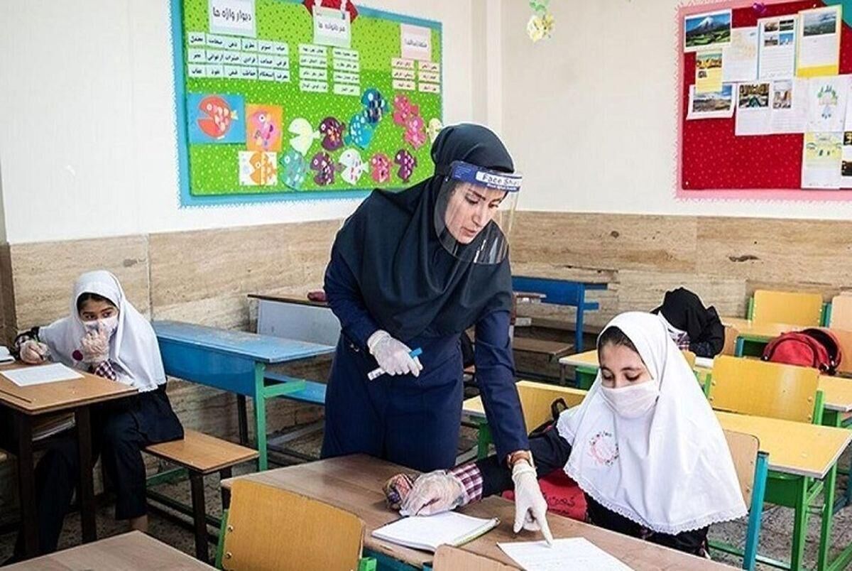 حقوق یک معلم با ۲۶ سابقه بعد از رتبه‌بندی به ۱۲ میلیون تومان رسید! + سند