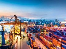 کاهش ۶۴ درصدی صادرات ایران به اتحادیه اروپا طی ۱۴ سال اخیر