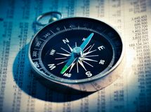 خواندن قطب نما به چه صورت است؟