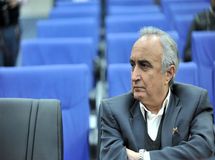 دهه 60 طلایی نبود/ سال ۶۷ کسری بودجه دولت به ۵۰ درصد رسید