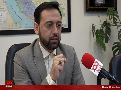 بورس کشور ما کوچک است و ظرفیت بزرگ شدن دارد، باید تمام شرکت‌های دولتی و خصوصی را به بورس بیاوریم