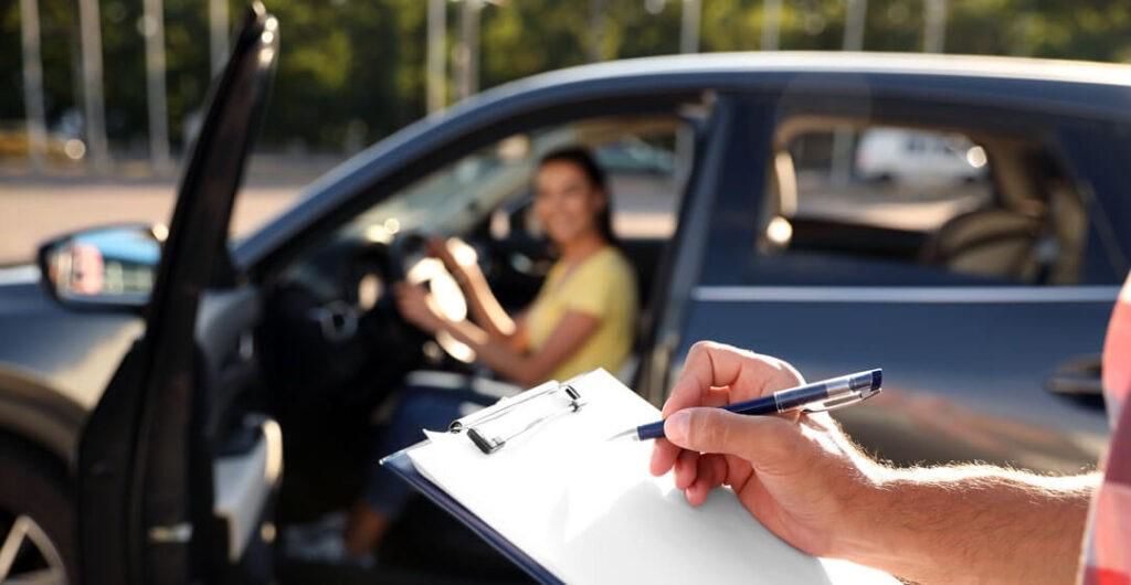 مبلغ جریمه نداشتن بیمه شخص ثالث چگونه محاسبه می‌شود؟