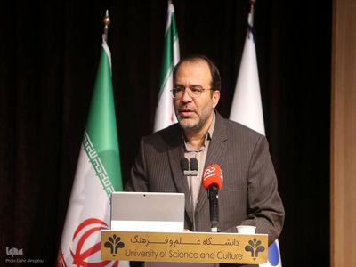 برخی مقامات از کیسه شرکت‌های مختلف برای خودشان بازاریابی سیاسی می‌کنند