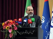 اکثر بانک‌ها شبه دولتی هستند و دولت در آن‌ها دخالت می‌کند