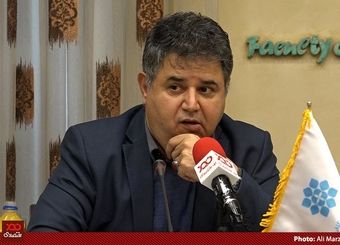 کمتر از ۱۰ درصد اعضای کمیسیون اقتصادی مجلس یازدهم اقتصاد خوانده‌اند