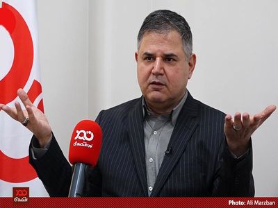 پورابراهیمی، رئیس کمیسیون اقتصادی به دنبال ‌کاهش ارزش پول ملی است