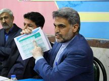 به علی آبادی گفتم حق نداری مرکز ملی فرش را از هم بپاشی/ ۶۵ روستا در شهرستان ما روزی نیم ساعت هم آب ندارند