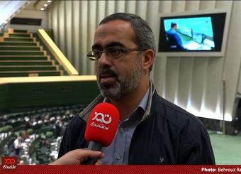 از سیاست ارزی فرزین دفاع می‌کنم، سیاست او جهش نکردن قیمت ارز است