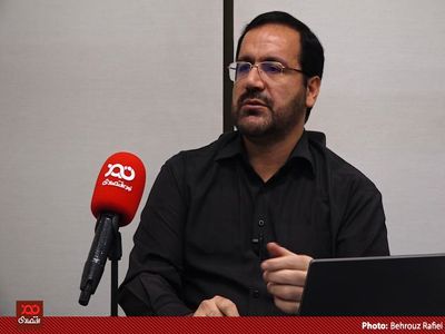 امروز وزیر کاری داریم که بجای دفاع از قشر کارگر می‌گوید افزایش دستمزد به ضرر کارگران است!