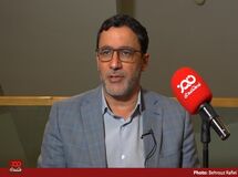 پنج ساعت هم پیش علی‌آبادی بنشینید چهار ساعتش را فقط درباره ماشین برقی صحبت می‌کند
