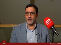 پنج ساعت هم پیش علی‌آبادی بنشینید چهار ساعتش را فقط درباره ماشین برقی صحبت می‌کند