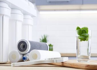 بررسی قیمت و کیفیت دستگاه‌های تصفیه آب خانگی